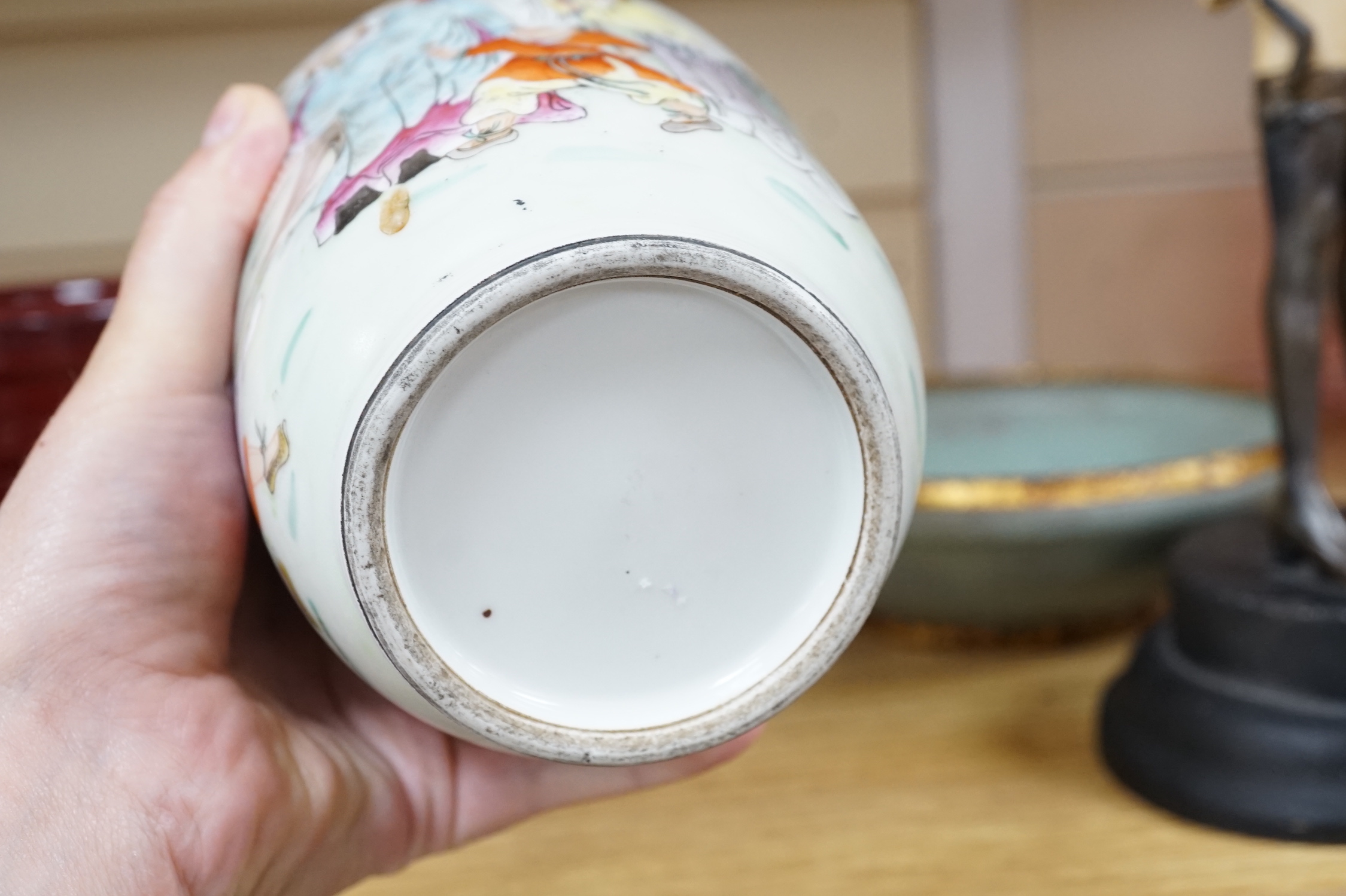 A Chinese famille rose vase, a crackle glaze vase and a sang de boeuf jar, tallest 21.5cm